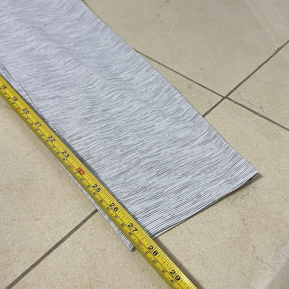 Lululemon On The Fly Pants Wee Are From Space Nimbus Battleship 27” Size 4 - Picture 6 of 8